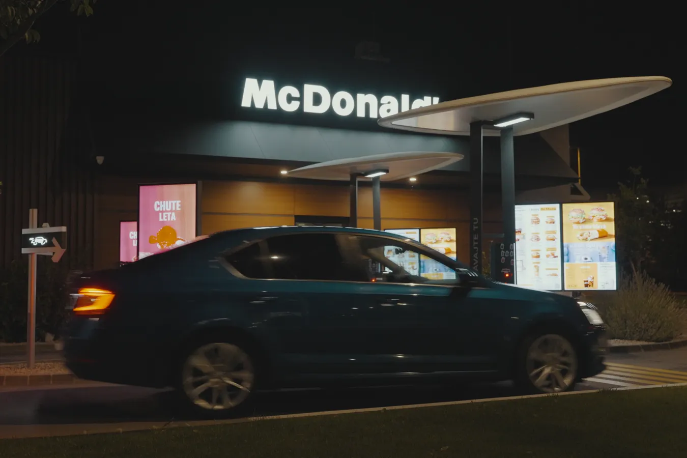 McDrive v Dunajskej Strede večer