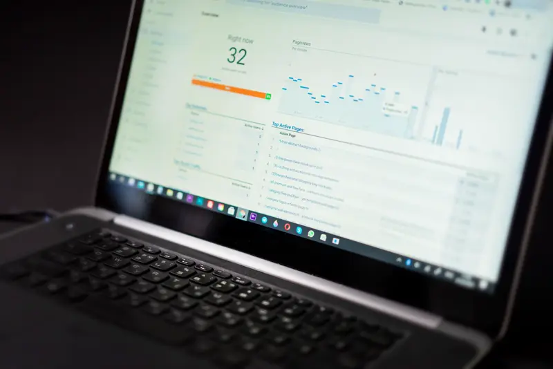 Notebook s analytickým prehľadom návštevnosti